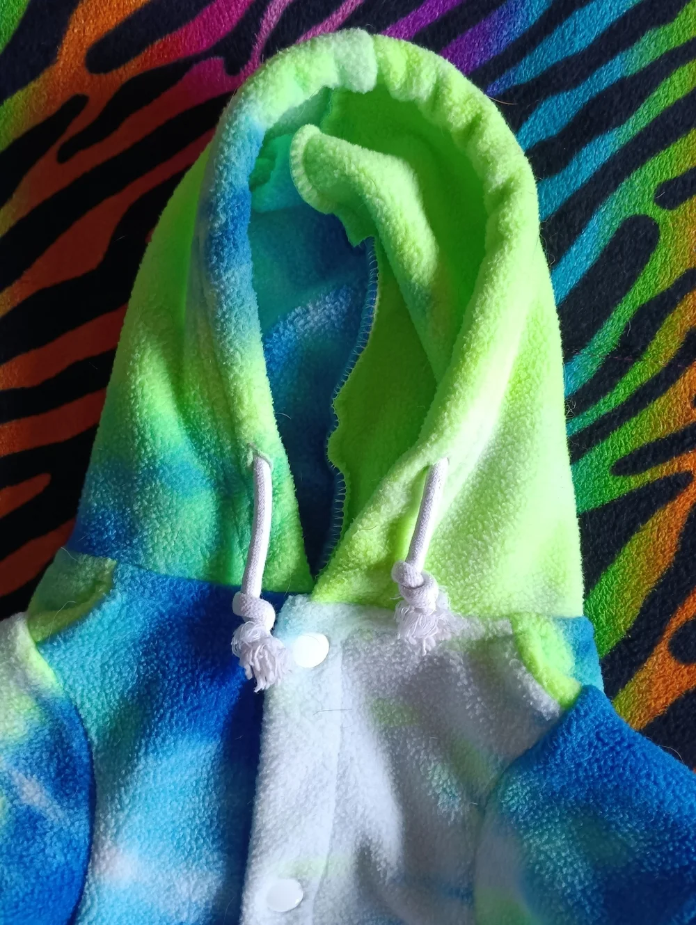 💙💚 Tie Dye Neon Dog Hoodie Sweater Button Up Faux Fleece Small Blue Green
